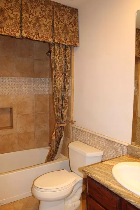 3923 E Crest Ln, Phoenix, AZ 85050 photo 5