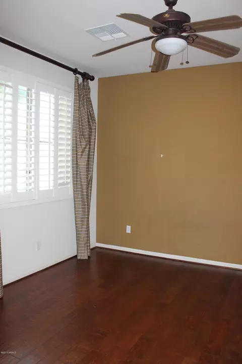 3923 E Crest Ln, Phoenix, AZ 85050 photo 6