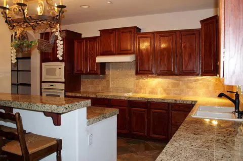 3923 E Crest Ln, Phoenix, AZ 85050 photo 8
