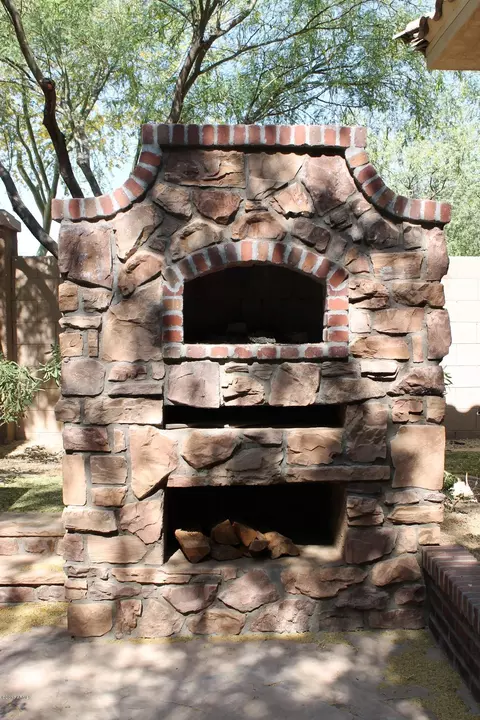 3923 E Crest Ln, Phoenix, AZ 85050 photo 22