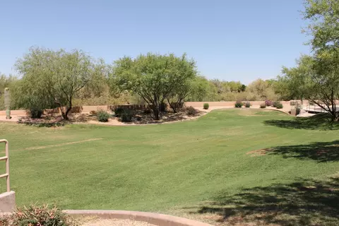 3923 E Crest Ln, Phoenix, AZ 85050 photo 24