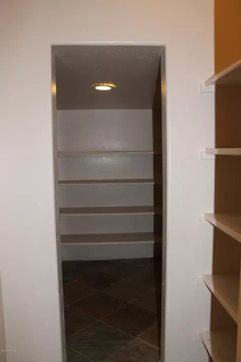 3923 E Crest Ln, Phoenix, AZ 85050 photo 10