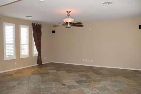 3923 E Crest Ln, Phoenix, AZ 85050 photo 7