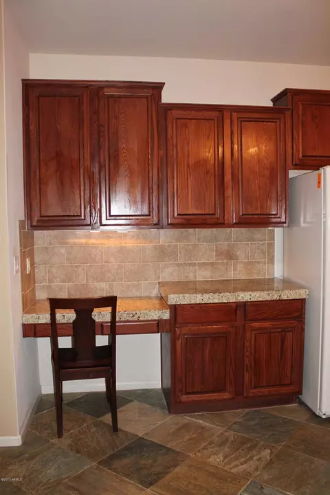 3923 E Crest Ln, Phoenix, AZ 85050 photo 9