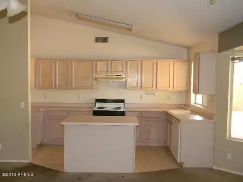 902 S Wanda Dr, Gilbert, AZ 85296 photo 5