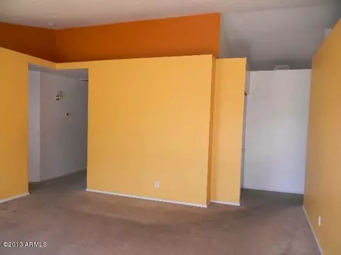 902 S Wanda Dr, Gilbert, AZ 85296 photo 4