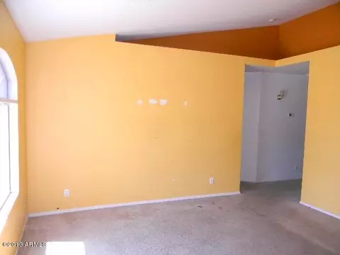 902 S Wanda Dr, Gilbert, AZ 85296 photo 3
