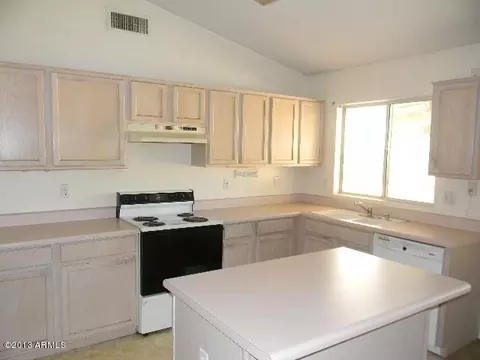 902 S Wanda Dr, Gilbert, AZ 85296 photo 6