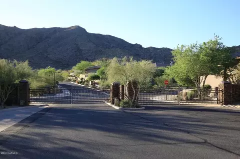 434 E Desert Wind Dr, Phoenix, AZ 85048 photo 2