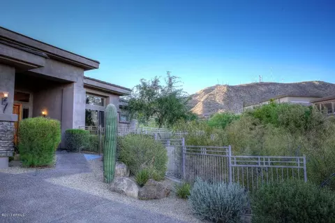 434 E Desert Wind Dr, Phoenix, AZ 85048 photo 4