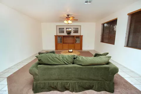 539 E Betsy Ln, Gilbert, AZ 85296 photo 3