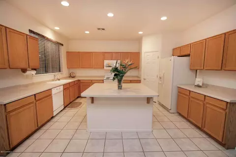539 E Betsy Ln, Gilbert, AZ 85296 photo 2