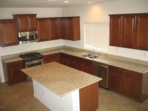 3937 E Cat Balue Dr, Phoenix, AZ 85050 photo 2