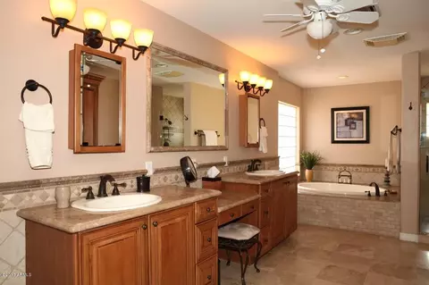 5840 N 45th Pl, Phoenix, AZ 85018 photo 4