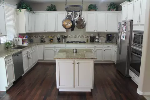 3842 E Cat Balue Dr, Phoenix, AZ 85050 photo 1