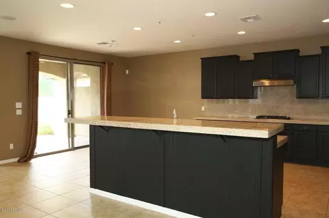 3971 E Crest Ln, Phoenix, AZ 85050 photo 8