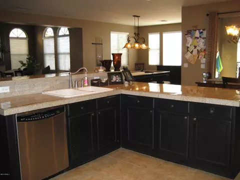 3971 E Crest Ln, Phoenix, AZ 85050 photo 12