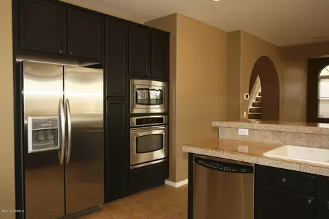 3971 E Crest Ln, Phoenix, AZ 85050 photo 10