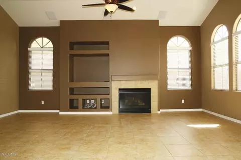 3971 E Crest Ln, Phoenix, AZ 85050 photo 4