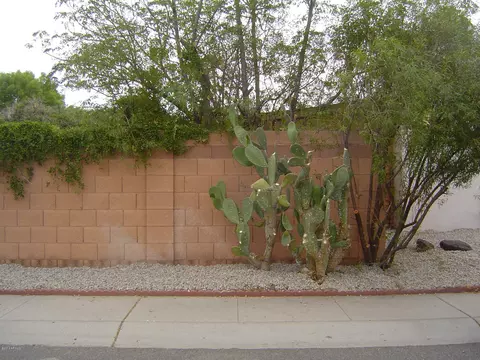 3939 E Sunnyside Dr, Phoenix, AZ 85028 photo 5