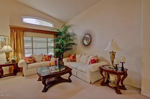 1137 E Orchid Ln, Gilbert, AZ 85296 photo 4