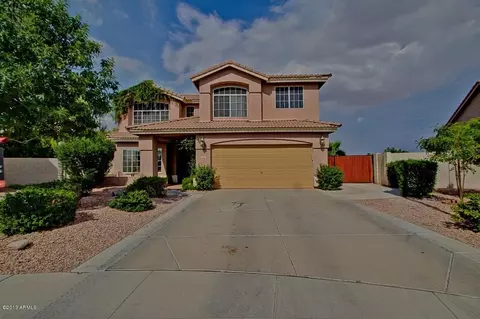 561 S Peppertree Dr, Gilbert, AZ 85296 photo 1