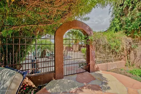 561 S Peppertree Dr, Gilbert, AZ 85296 photo 8