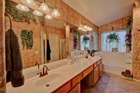 561 S Peppertree Dr, Gilbert, AZ 85296 photo 34