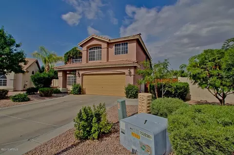 561 S Peppertree Dr, Gilbert, AZ 85296 photo 2