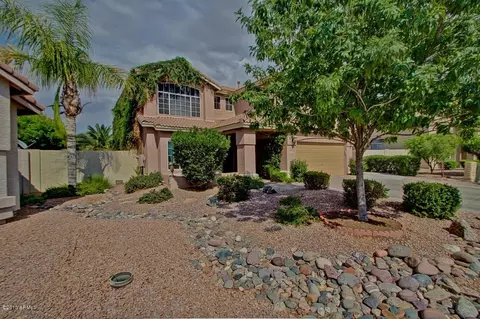 561 S Peppertree Dr, Gilbert, AZ 85296 photo 3