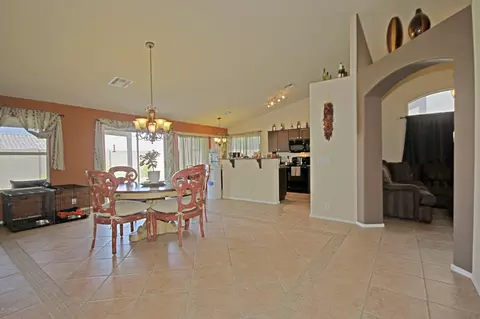 912 E Harwell Rd, Phoenix, AZ 85042 photo 4