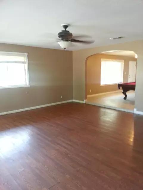 831 E Mesquite St, Gilbert, AZ 85296 photo 2