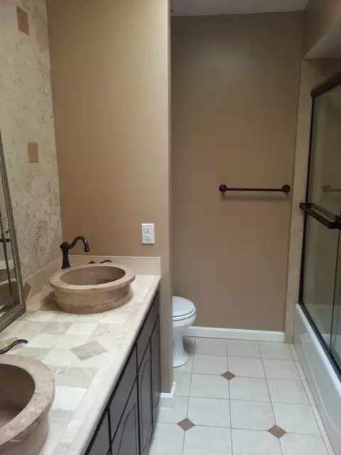 831 E Mesquite St, Gilbert, AZ 85296 photo 4
