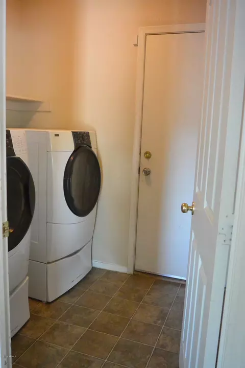 121 E Milada Dr, Phoenix, AZ 85042 photo 8