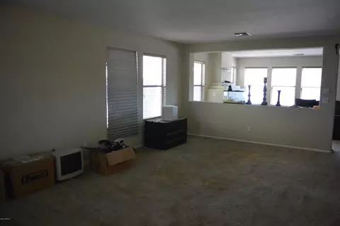 121 E Milada Dr, Phoenix, AZ 85042 photo 2