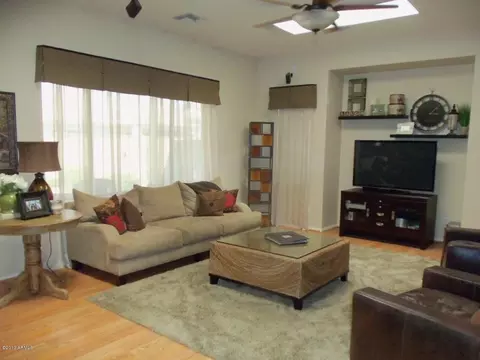 8522 E Navarro Cir, Mesa, AZ 85209 photo 2