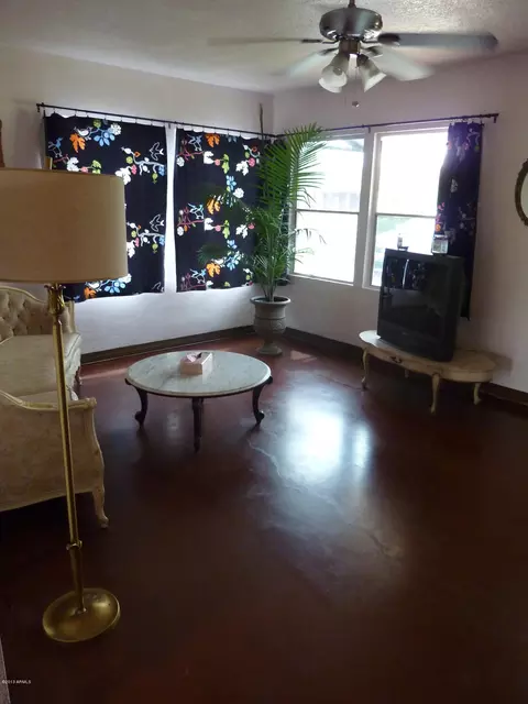 922 E Amelia Ave, Phoenix, AZ 85014 photo 5