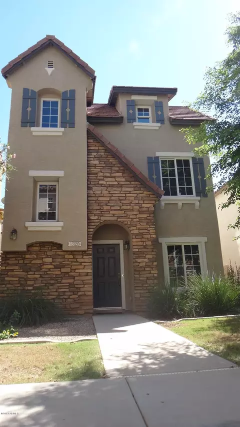 1320 S Owl Dr, Gilbert, AZ 85296 photo 1