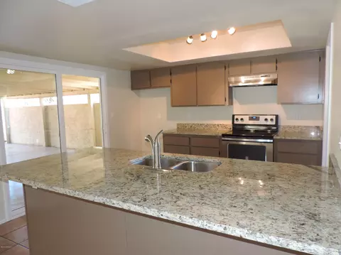 5210 E Tunder Cir, Phoenix, AZ 85044 photo 4
