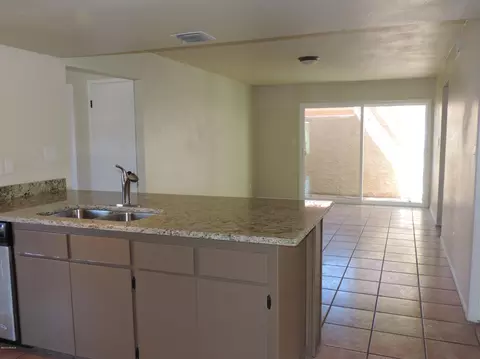 5210 E Tunder Cir, Phoenix, AZ 85044 photo 7