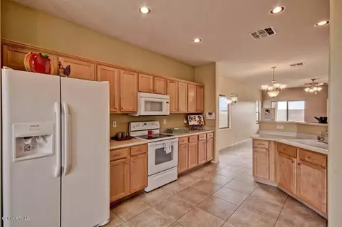 1709 S Cole Dr, Gilbert, AZ 85295 photo 9