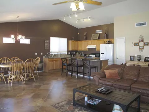 240 E Betsy Ct, Gilbert, AZ 85296 photo 4