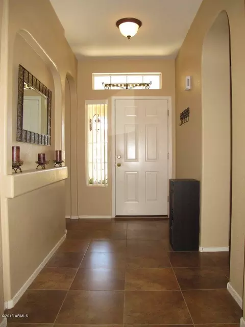 240 E Betsy Ct, Gilbert, AZ 85296 photo 2