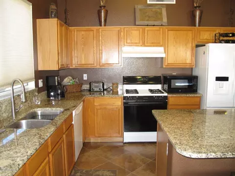 240 E Betsy Ct, Gilbert, AZ 85296 photo 8