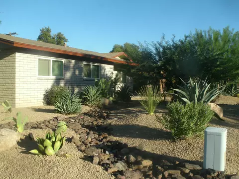 2002 N 47th Pl, Phoenix, AZ 85008 photo 1