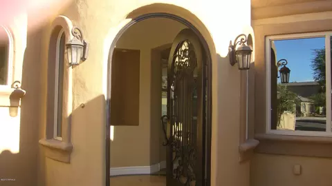 3216 E Branham Ln, Phoenix, AZ 85042 photo 2