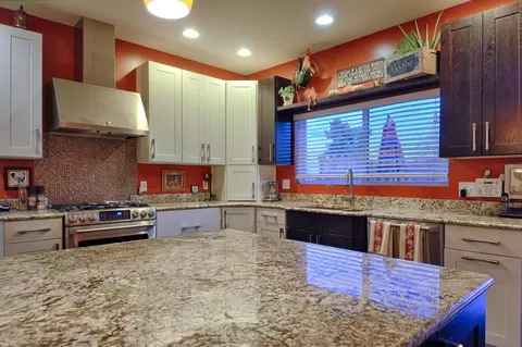 3315 E Sunnyside Ln, Phoenix, AZ 85032 photo 2
