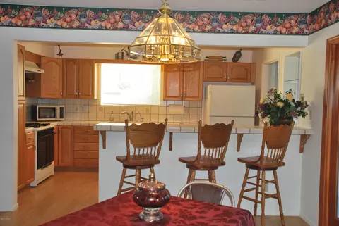 2529 E Turquoise Dr, Phoenix, AZ 85028 photo 2