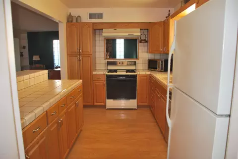 2529 E Turquoise Dr, Phoenix, AZ 85028 photo 9