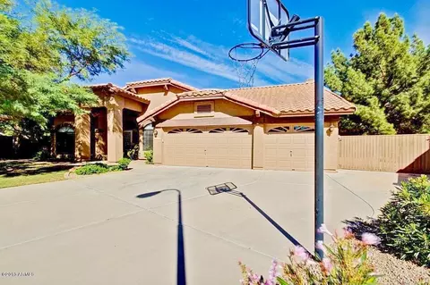 1138 W Iris Dr, Gilbert, AZ 85233 photo 2